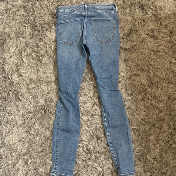 Hollister High Waisted Jeans - Picture 6 of 8